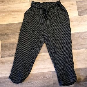 AE Paperbag High Waisted Cropped Pants